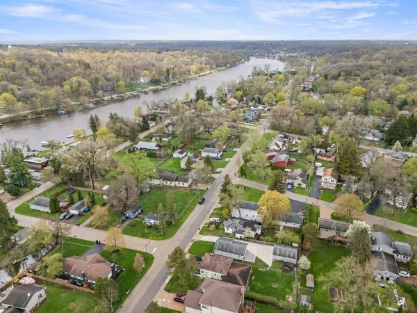 $250,000 | 1414 North Harrison Street, Algonquin, IL 60102