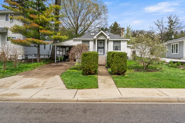 $250,000 | 1414 North Harrison Street, Algonquin, IL 60102