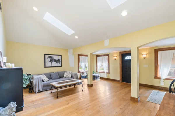 $250,000 | 1414 North Harrison Street, Algonquin, IL 60102