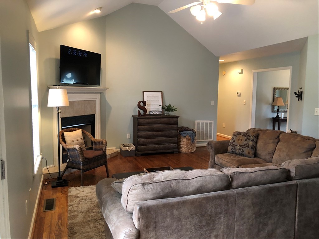 102 Larkspur Lane Pendleton, SC 29670 - Photo 3 of 34 Gallery Image 3