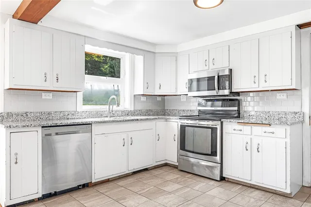 $1,575,000 | 214 Highland Road, Tiverton, RI 02878