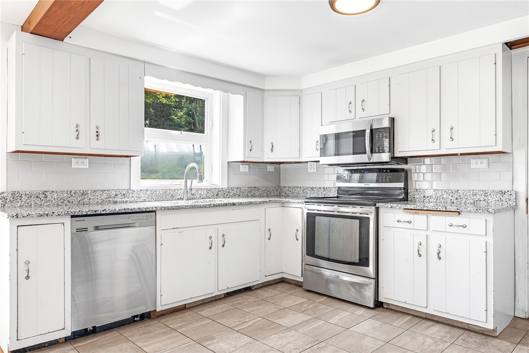 214 Highland Road Tiverton, RI 02878 - Photo 11 of 42