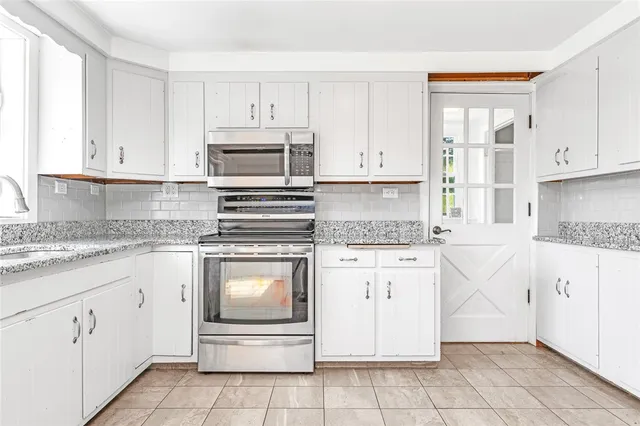 $1,575,000 | 214 Highland Road, Tiverton, RI 02878