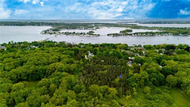 $1,575,000 | 214 Highland Road, Tiverton, RI 02878