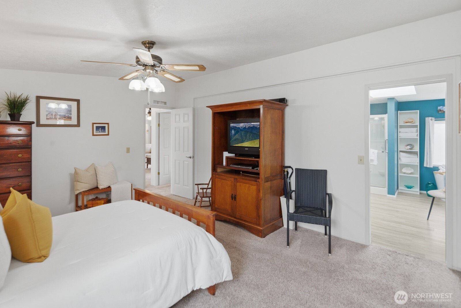 1427 100th Street Southwest, Unit 149 Everett, WA 98204 - Photo 18 of 40 a bedroom with a bed and a desk