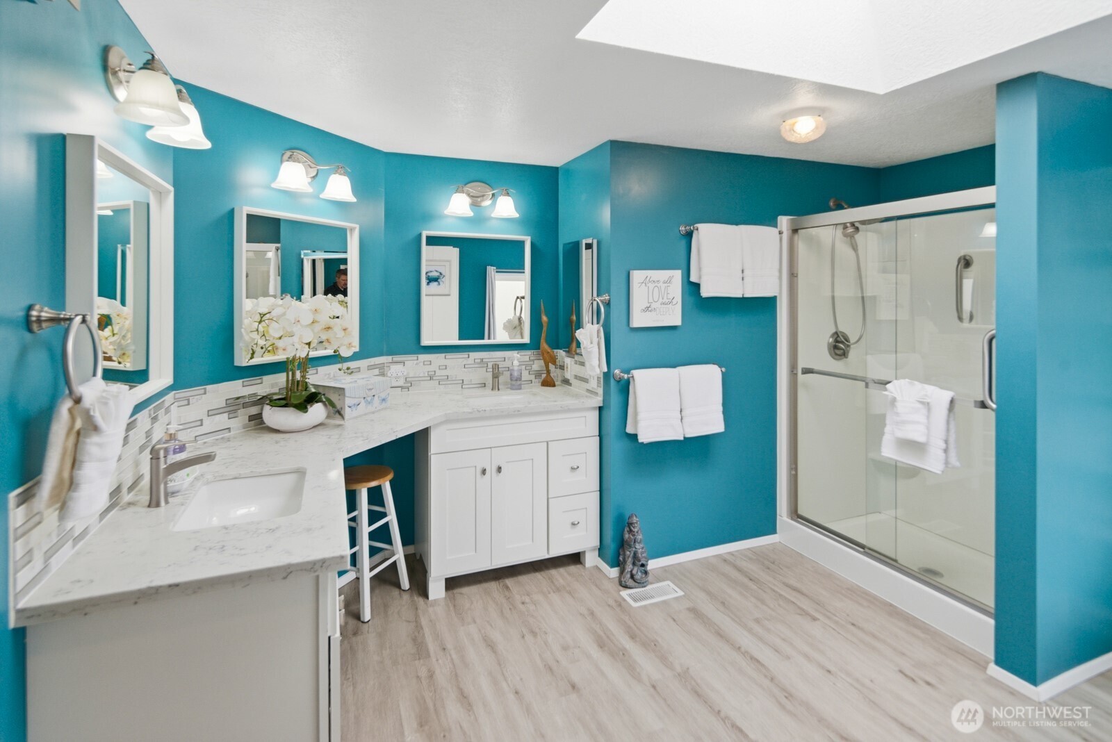 1427 100th Street Southwest, Unit 149 Everett, WA 98204 - Photo 19 of 40 a bathroom with a sink a mirror and a shower
