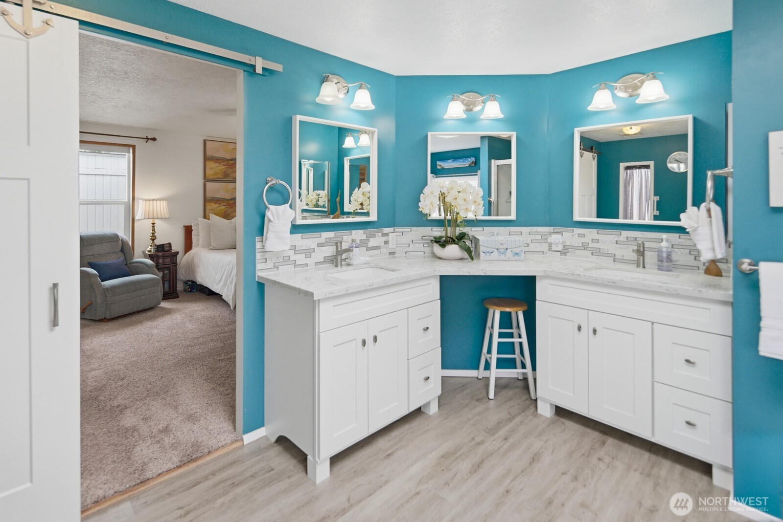 1427 100th Street Southwest, Unit 149 Everett, WA 98204 - Photo 22 of 40 a spacious bathroom with a granite countertop sink mirror and