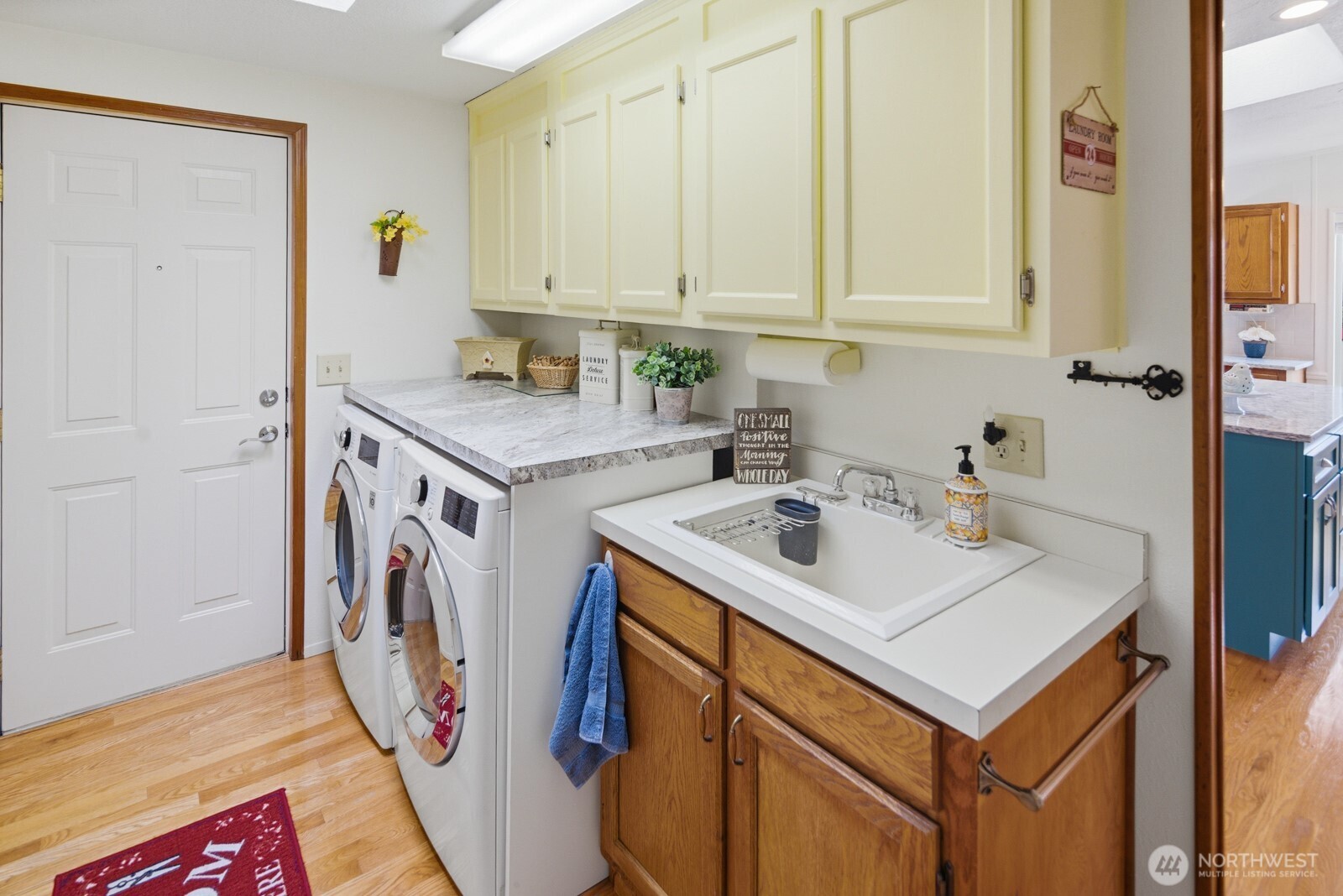 1427 100th Street Southwest, Unit 149 Everett, WA 98204 - Photo 27 of 40 a utility room with washer and dryer