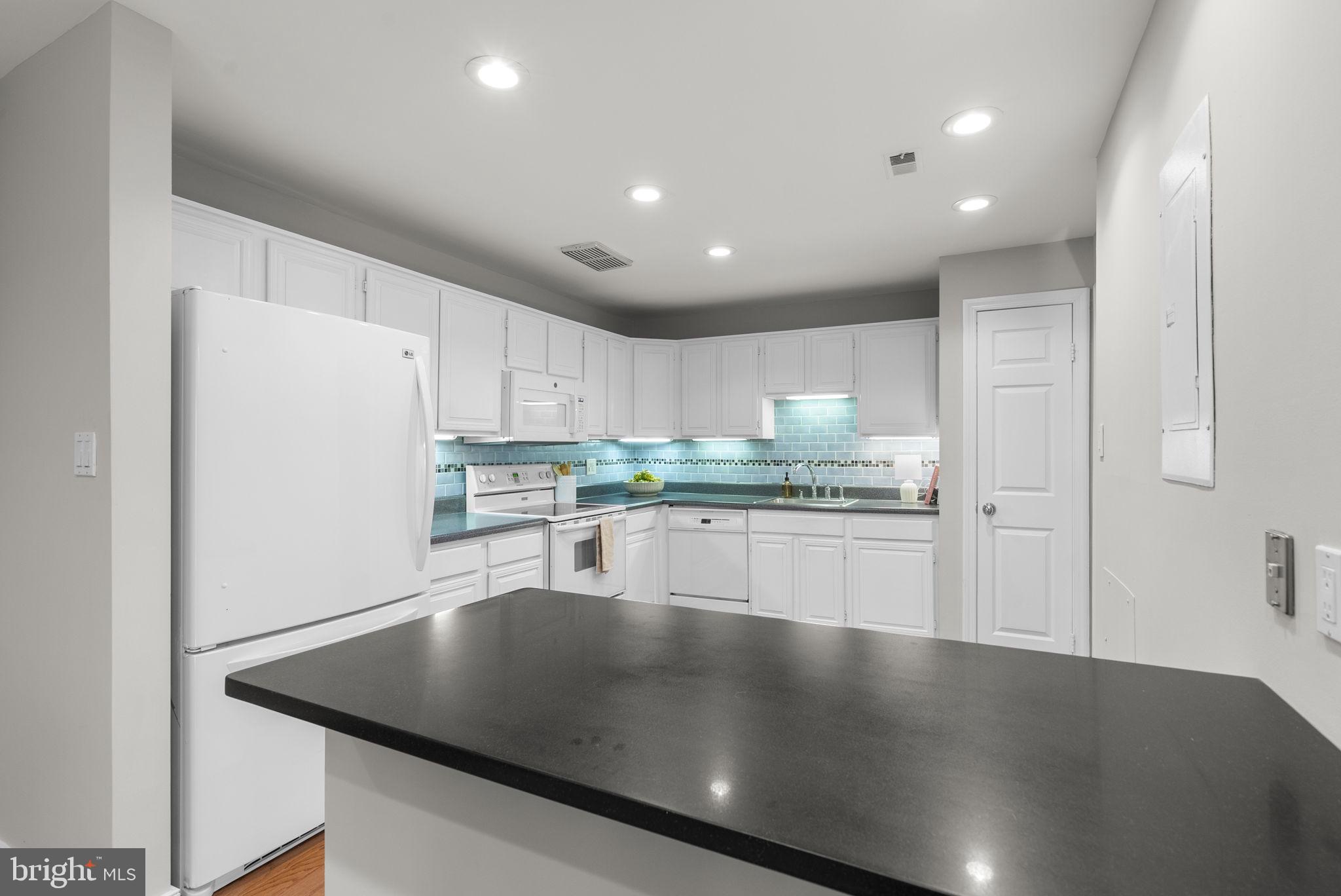 11420 Strand Drive, Unit R010 Rockville, MD 20852 - Photo 13 of 56 Kitchen