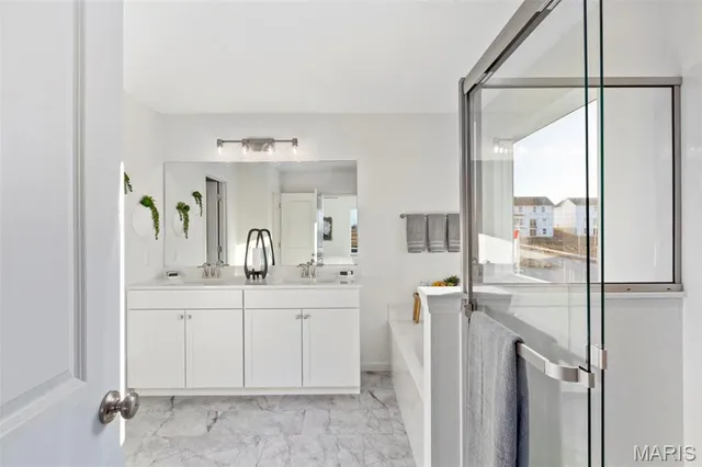 $469,900 | 2 Royal Ii At Louiselle Park, Maryland Heights, MO 63043