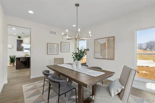 $469,900 | 2 Royal Ii At Louiselle Park, Maryland Heights, MO 63043