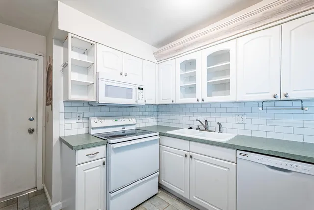 a view of an empty room with a ceiling fan