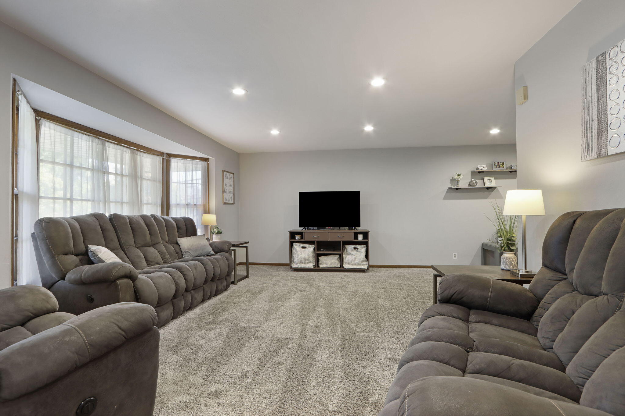 3625 South Brentwood Road New Berlin, WI 53151 - Photo 6 of 32 Great Room