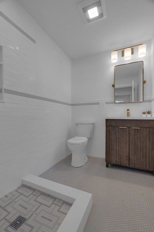 67 Cushing Road Westwood, MA 02090 - Photo 24 of 41 a bathroom with a toilet sink and mirror