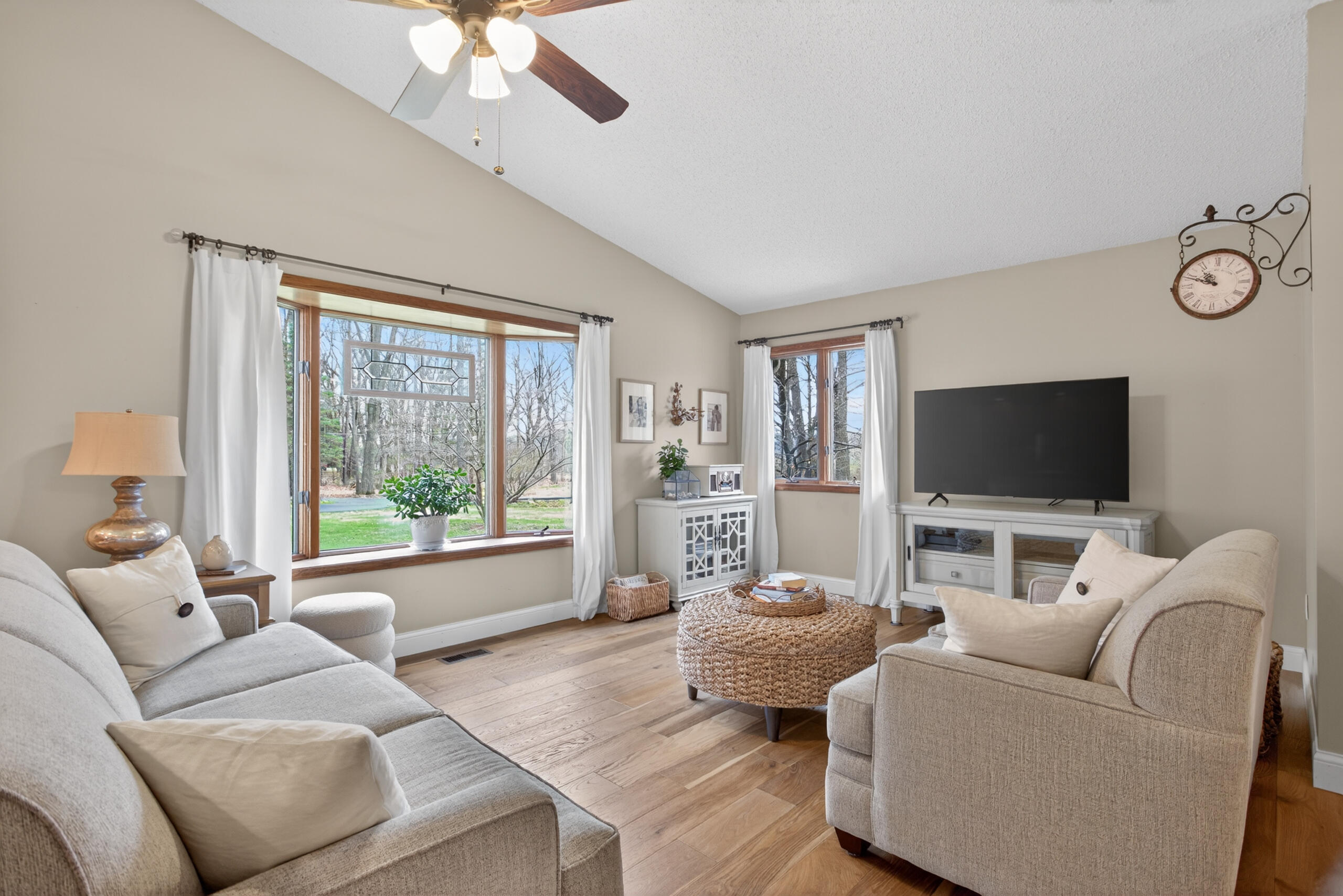 5135 Moscow Road Spring Arbor, MI 49283 - Photo 8 of 65 Living room
