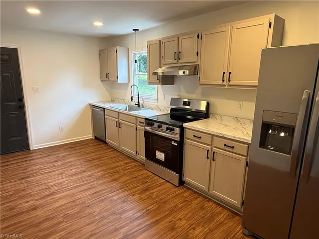 $1,600 | 411 Doak Street, Thomasville, NC 27360