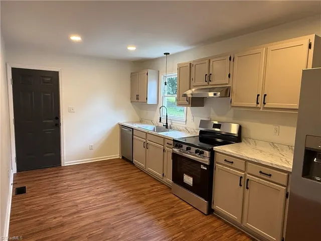 $1,600 | 411 Doak Street, Thomasville, NC 27360