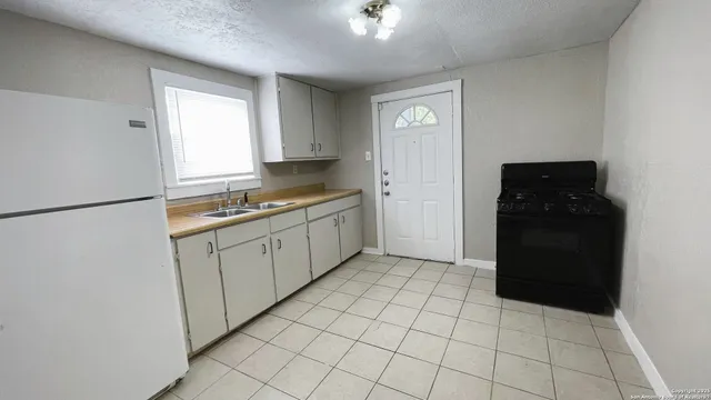 $297,500 | 319 North Pine Street, San Antonio, TX 78202