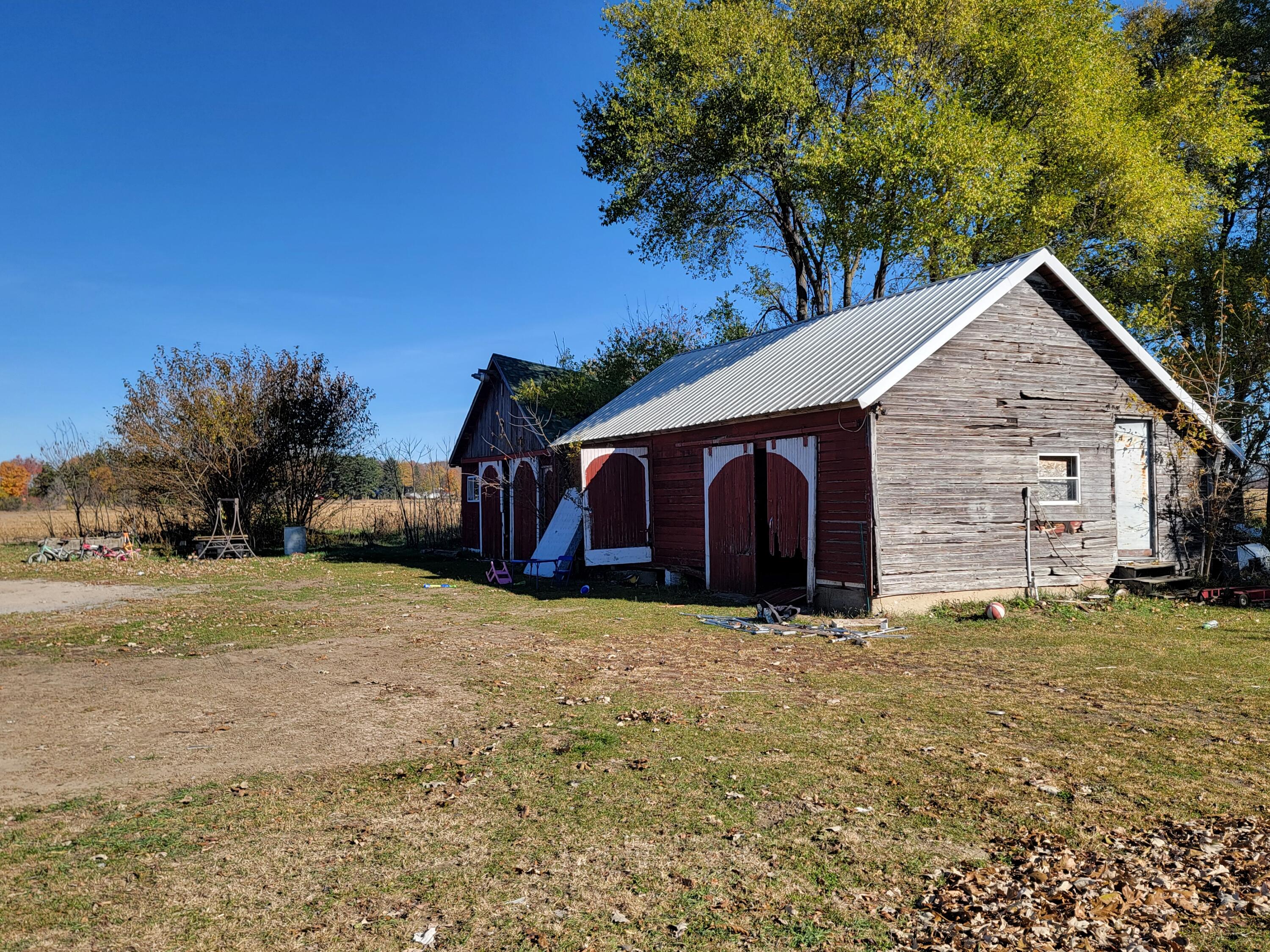 389 Prairie River Road Bronson, MI 49028 - Photo 3 of 12 20251106_104344