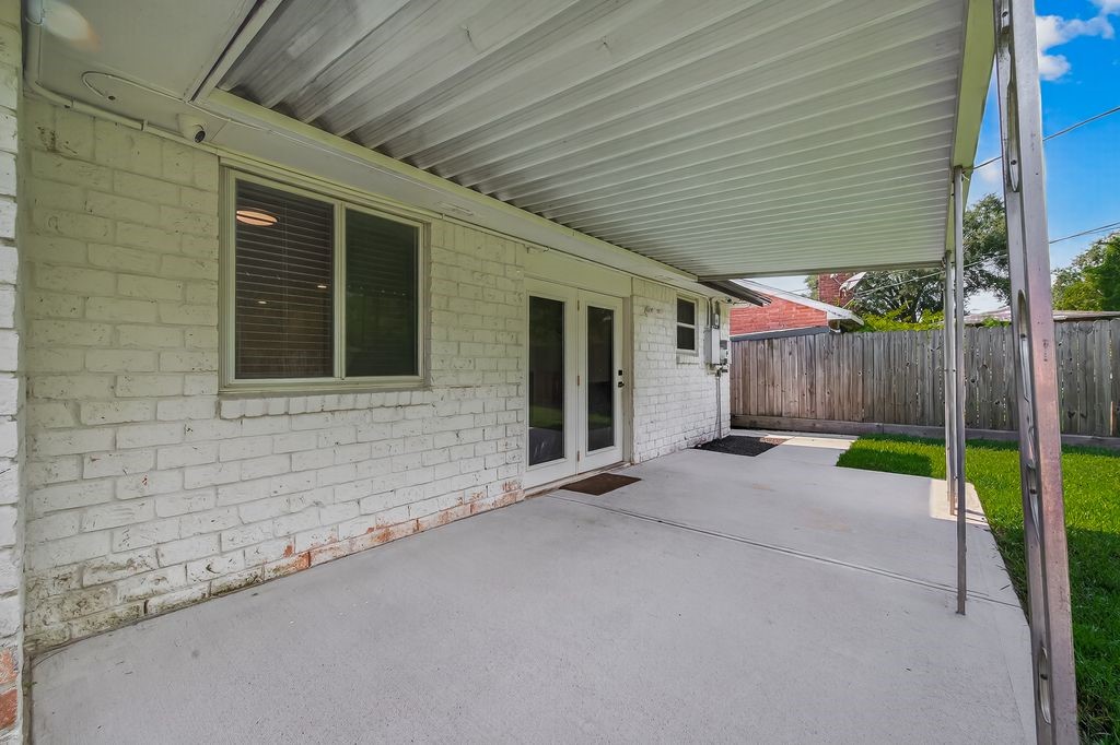 511 Bellmar Lane Friendswood, TX 77546 - Photo 20 of 29 a view of an entrance to house