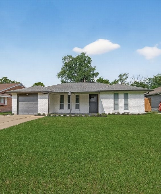 511 Bellmar Lane Friendswood, TX 77546 - Photo 28 of 29 a front view of a house with a garden and lake view