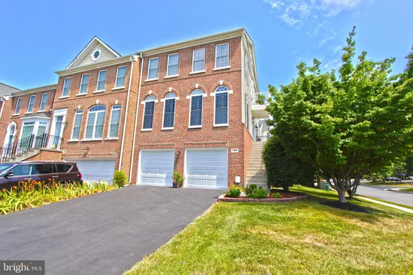 $3,900 | 4083 Walnut Cove Circle, Fairfax, VA 22033