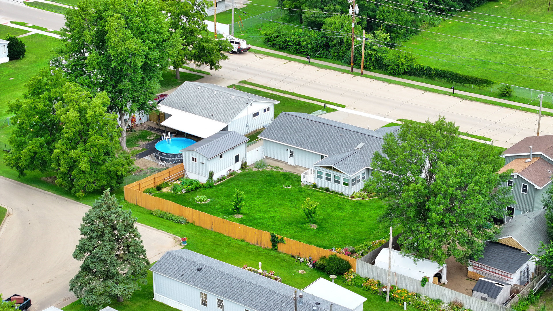 1815 9th Street Camanche, IA 52730 - Photo 5 of 37