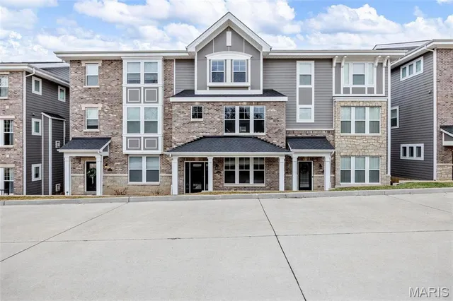 $685,000 | 11251 Talamore Circle, St. Louis, MO 63131