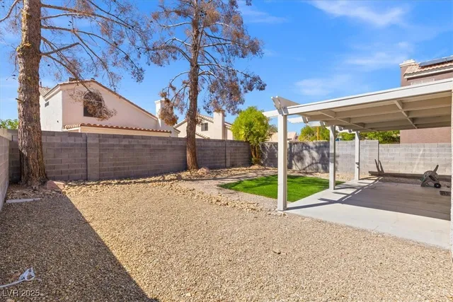 $2,195 | 1653 Autumn Rust Drive, Las Vegas, NV 89119