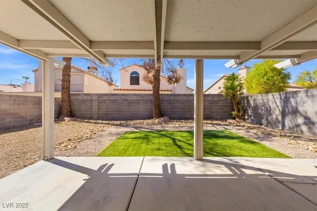 $2,195 | 1653 Autumn Rust Drive, Las Vegas, NV 89119