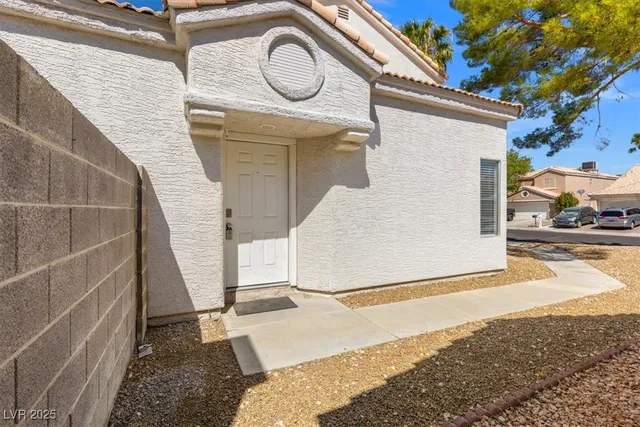 $2,195 | 1653 Autumn Rust Drive, Las Vegas, NV 89119