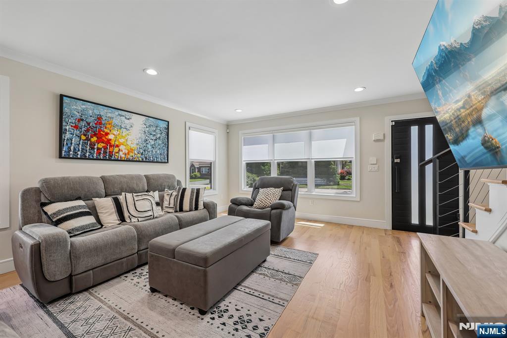 676 Ridgewood Avenue Oradell, NJ 07649 - Photo 5 of 50