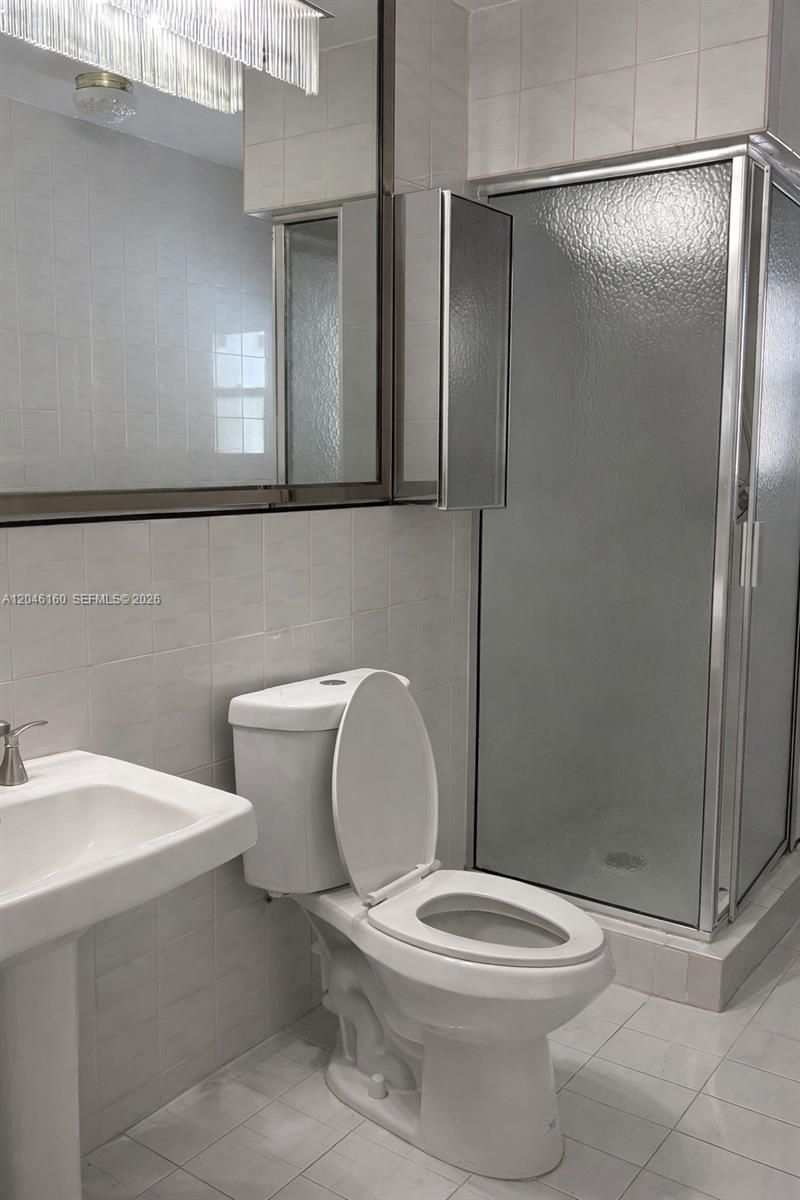 10321 Southwest 17th Street Miami, FL 33165 - Photo 9 of 16 Bathrom 3