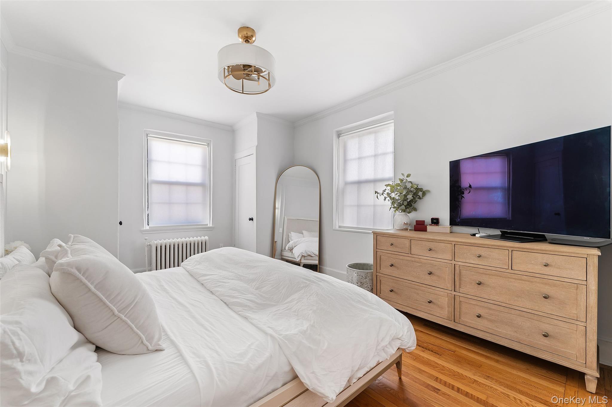 840 Bronx River Road, Unit 5B Bronxville, NY 10708 - Photo 9 of 11 Full bedroom offering 2 closets.