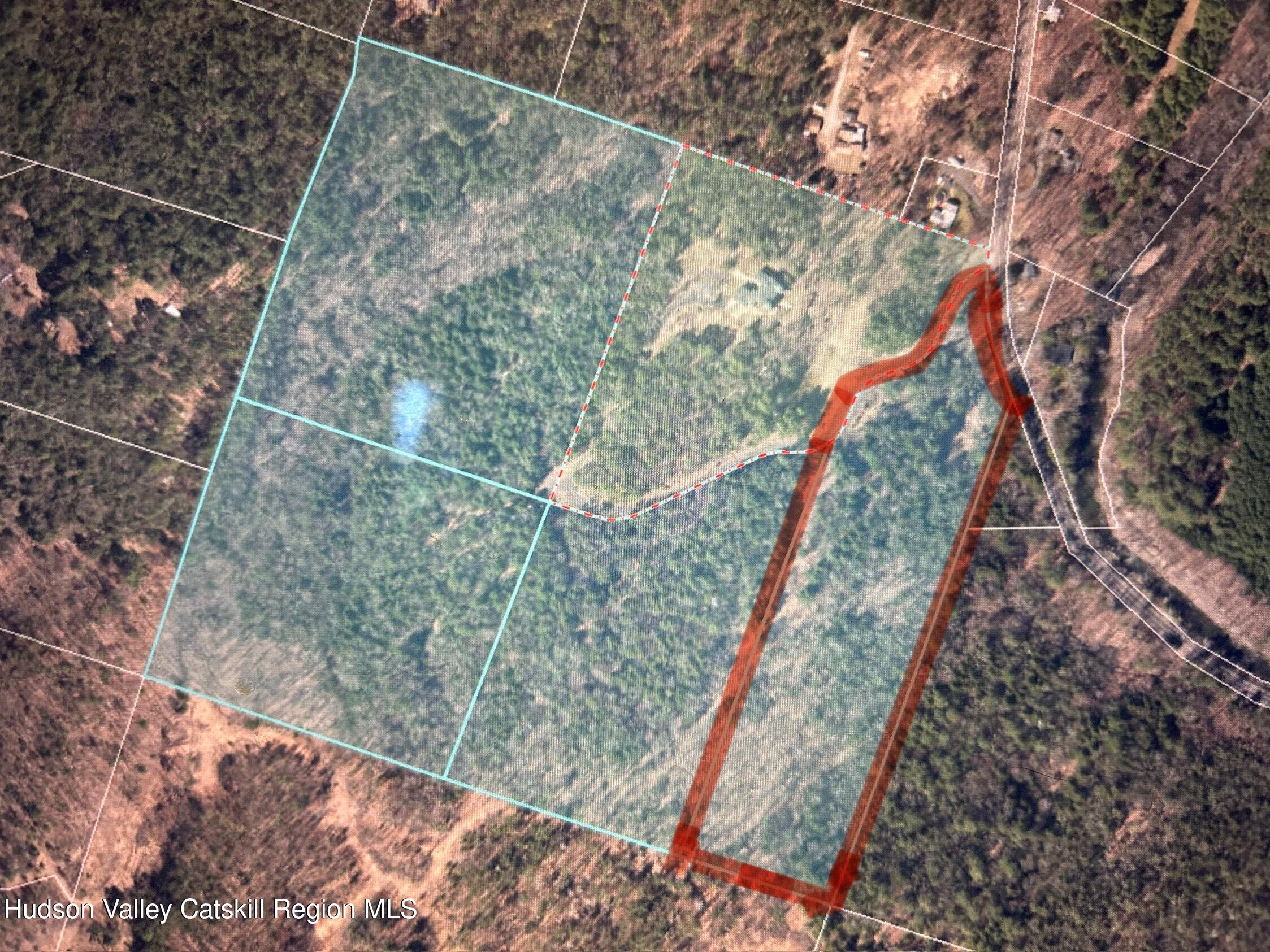 21 Mamoud Hills Road Kingston, NY 12401 - Photo 2 of 11 a backyard of a house