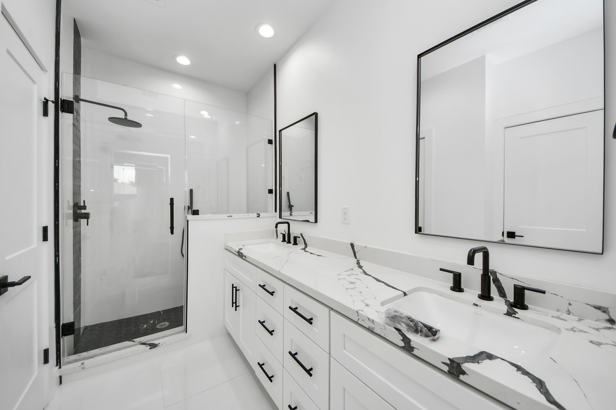 5029 Broom Street, Unit B Houston, TX 77092 - Photo 4 of 15