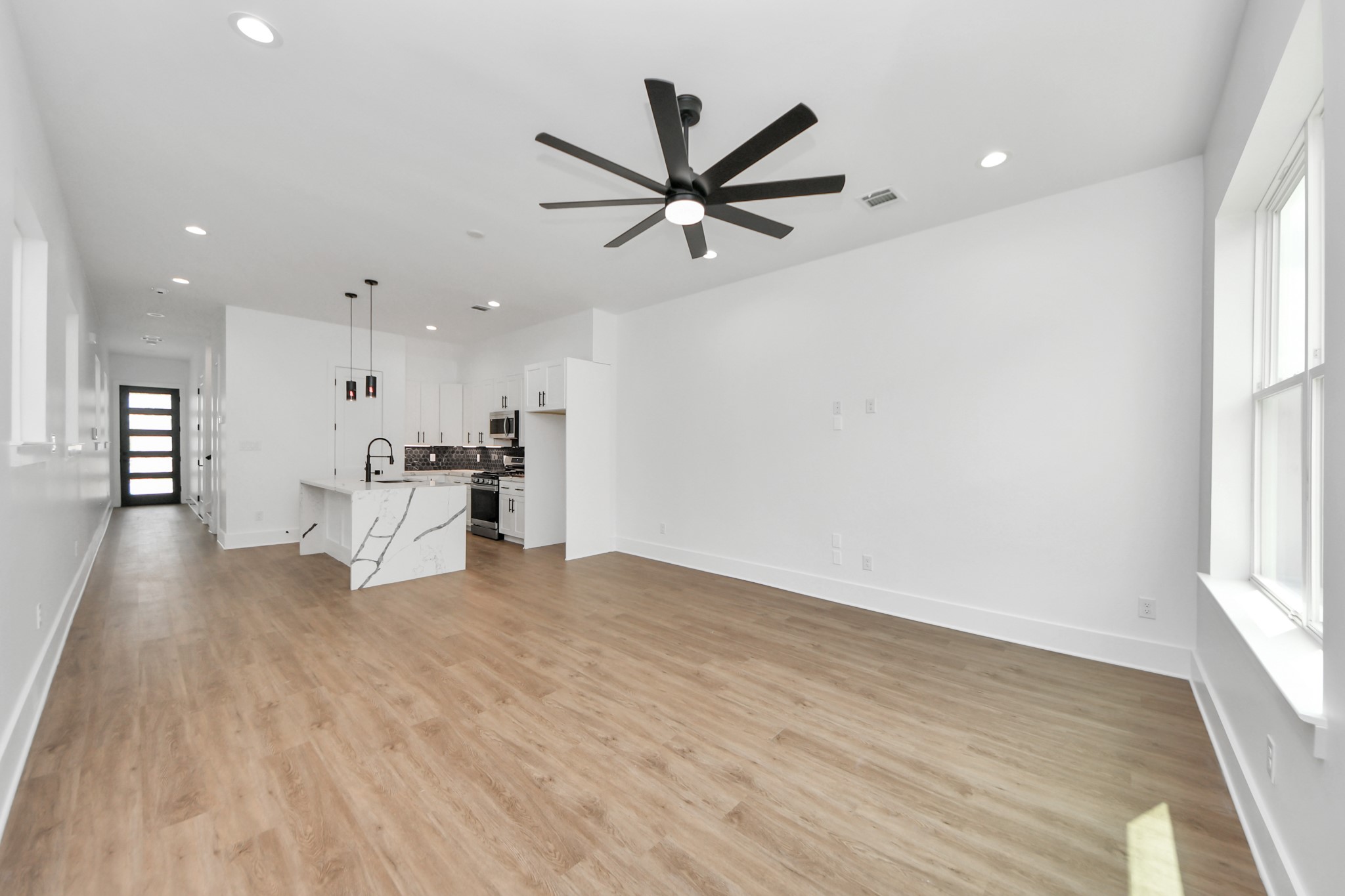 5029 Broom Street, Unit B Houston, TX 77092 - Photo 5 of 15