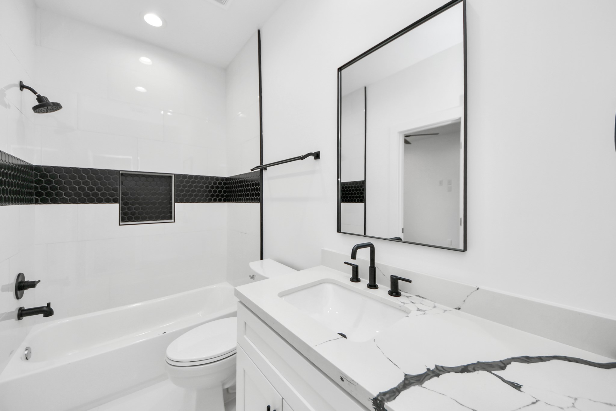 5029 Broom Street, Unit B Houston, TX 77092 - Photo 8 of 15