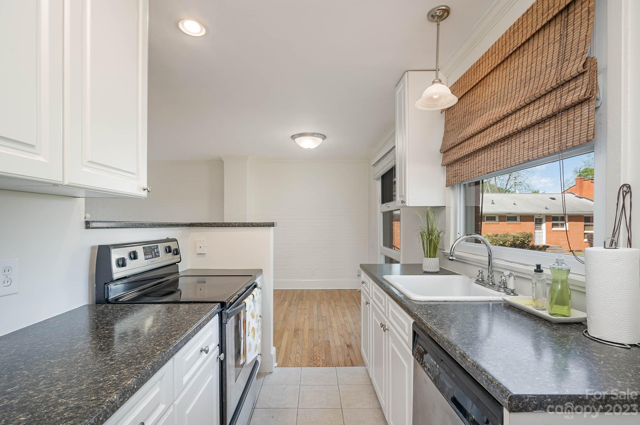 400 South Sharon Amity Road Charlotte, NC 28211 - Photo 11 of 23