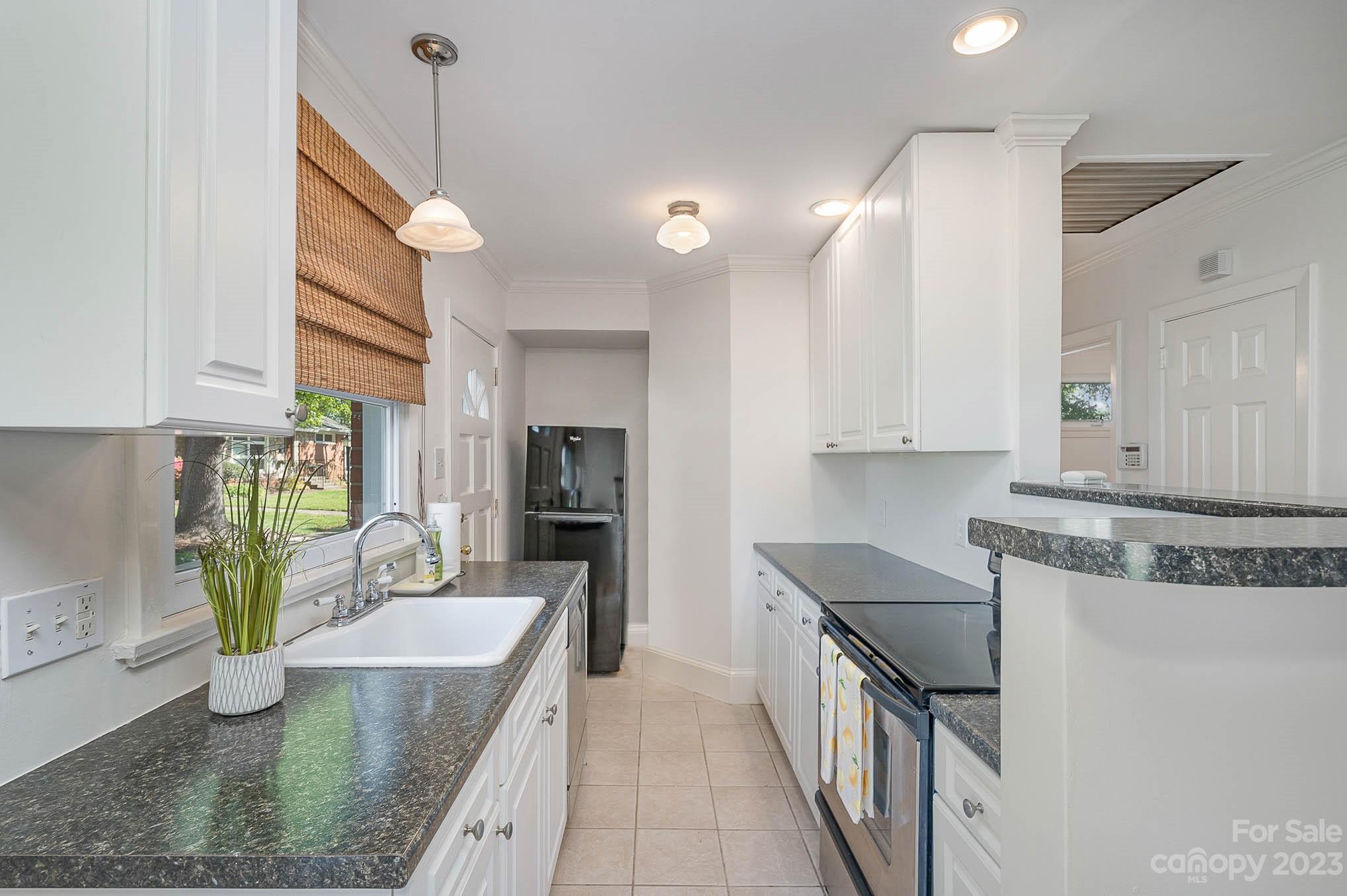 400 South Sharon Amity Road Charlotte, NC 28211 - Photo 9 of 23