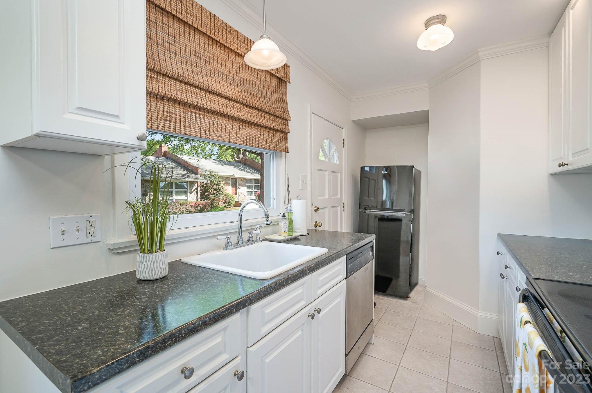 400 South Sharon Amity Road Charlotte, NC 28211 - Photo 10 of 23