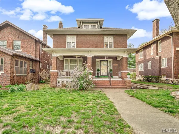 $220,000 | 1005 East Monroe Street, Belleville, IL 62220