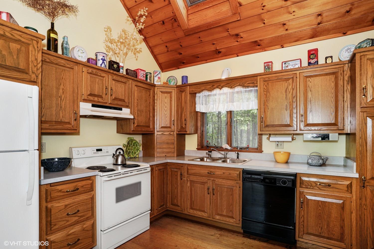 80 Harding Drive Wellfleet, MA 02667 - Photo 8 of 24 05_80HardingDrive_5_Kitchen_MLSuse_1500x