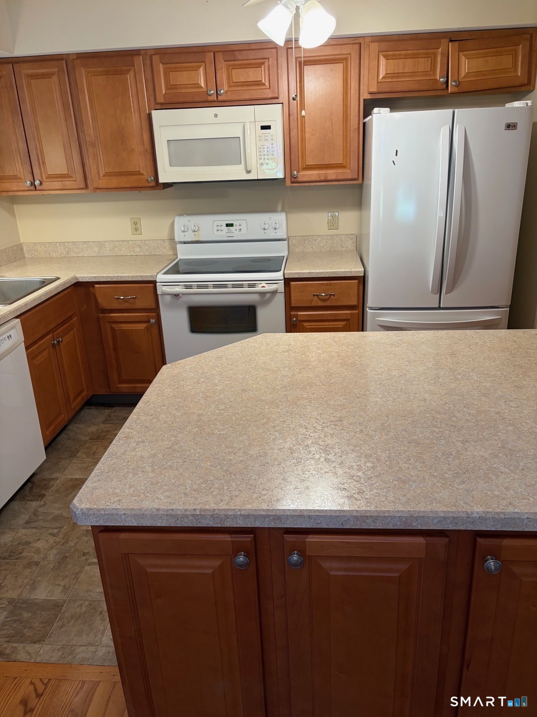 28 Downing Way, Unit 28 Madison, CT 06443 - Photo 5 of 11 Newer kitchen