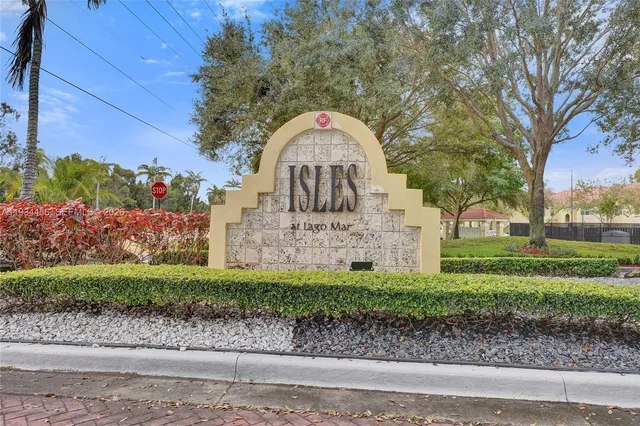 $2,275 | 457 Vista Isles Drive, Unit 2112, Sunrise, FL 33325