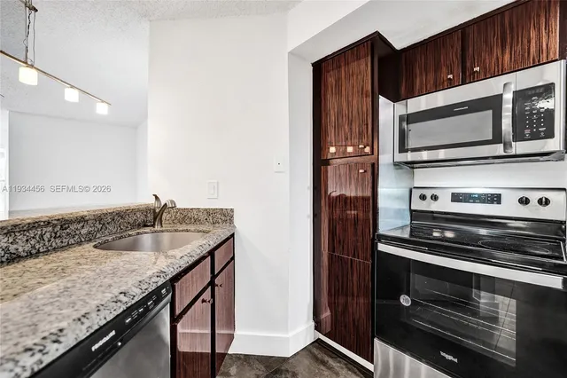 $2,275 | 457 Vista Isles Drive, Unit 2112, Sunrise, FL 33325