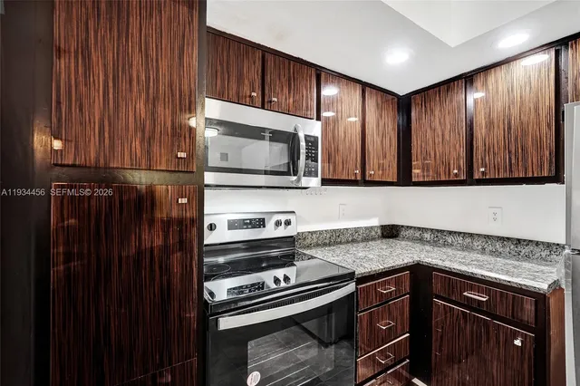 $2,275 | 457 Vista Isles Drive, Unit 2112, Sunrise, FL 33325