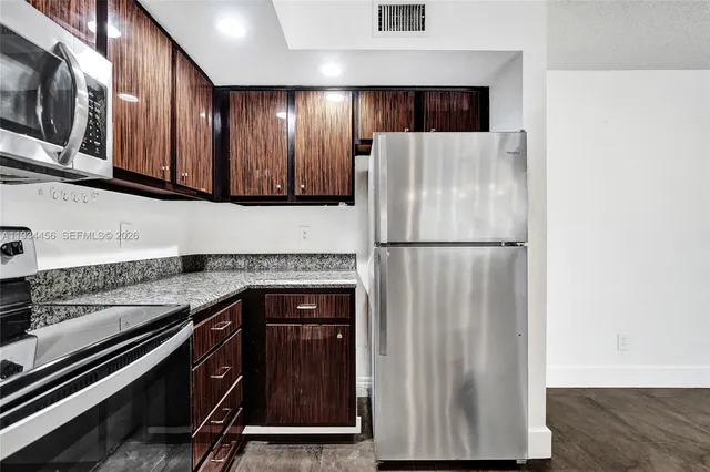 $2,275 | 457 Vista Isles Drive, Unit 2112, Sunrise, FL 33325