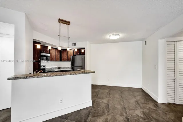 $2,275 | 457 Vista Isles Drive, Unit 2112, Sunrise, FL 33325