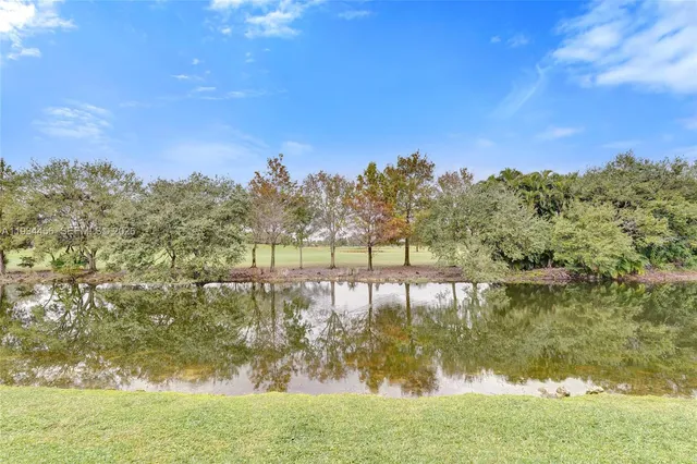 $2,275 | 457 Vista Isles Drive, Unit 2112, Sunrise, FL 33325